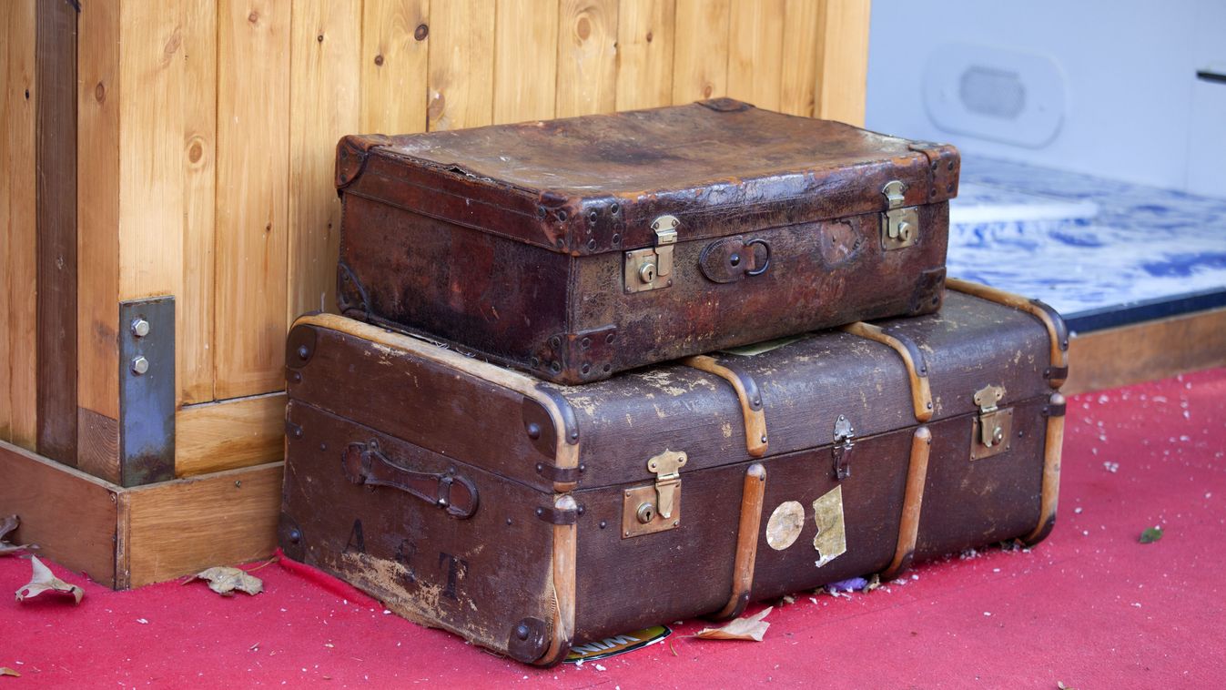 The,Vintage,Suitcases,On,A,Flea,Marke