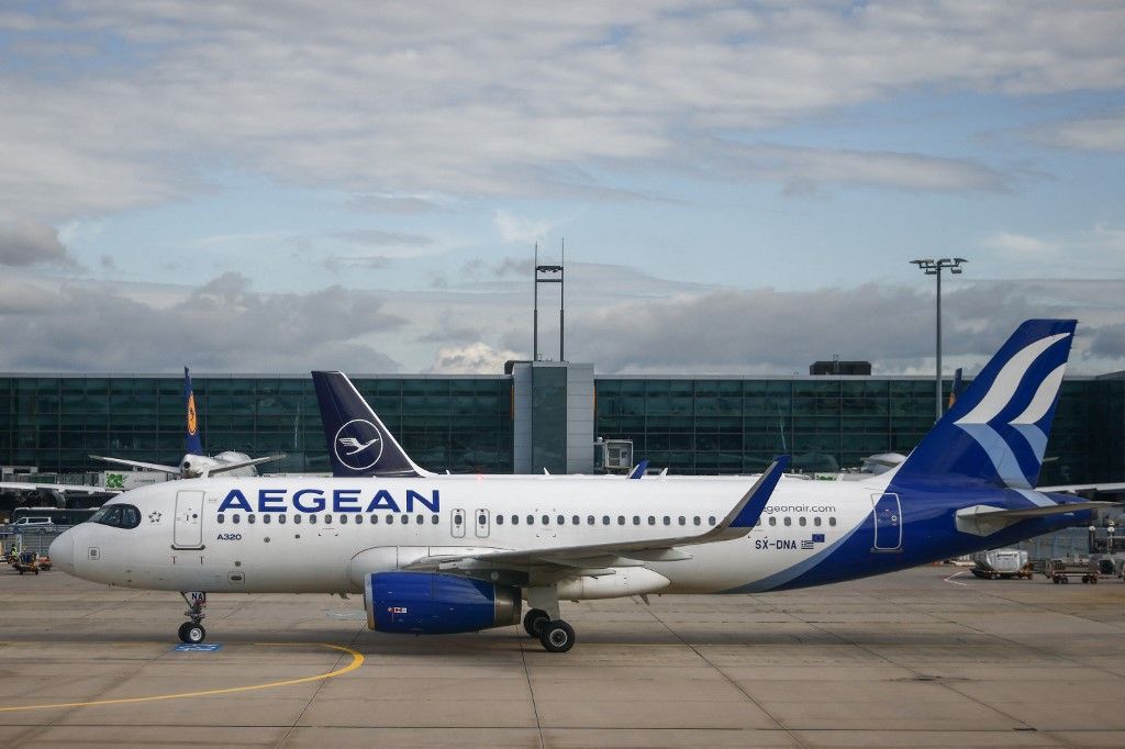 Az Aegean Airlines repülőgépe a frankfurti repülőtéren, Frankfurt am Mainban, Németországban 2024. július 17-én. (Fotó: Beata Zawrzel / NurPhoto / NurPhoto az AFP-n keresztül)