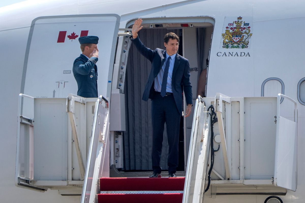 Justin Trudeau kanadai miniszterelnök a Maryland állambeli Andrews légitámaszpontra érkezik 2024. július 8-án (Fotó: MTI/AP/Mark Schiefelbein)