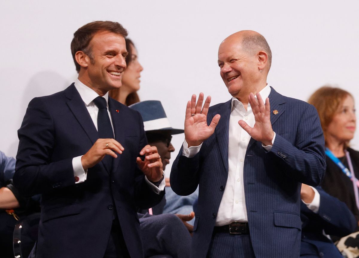 Megingott Olaf Scholz német kancellár és Emmanuel Macron francia elnök tengelye (Fotó: AFP)