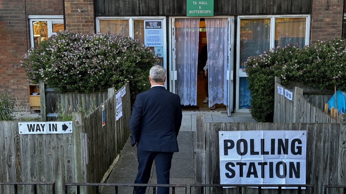 Megnyíltak a szavazóhelyiségek a briteknél