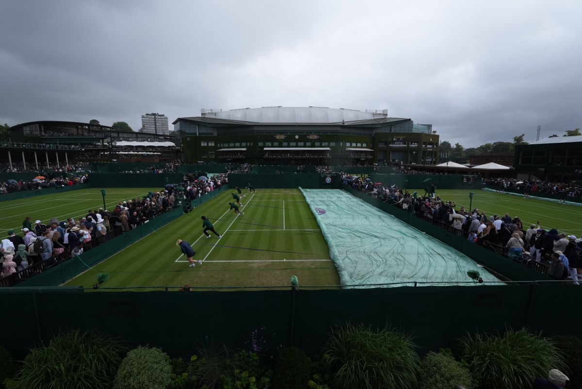 Wimbledon címvédő kiesett Markéta Vondrousová eső