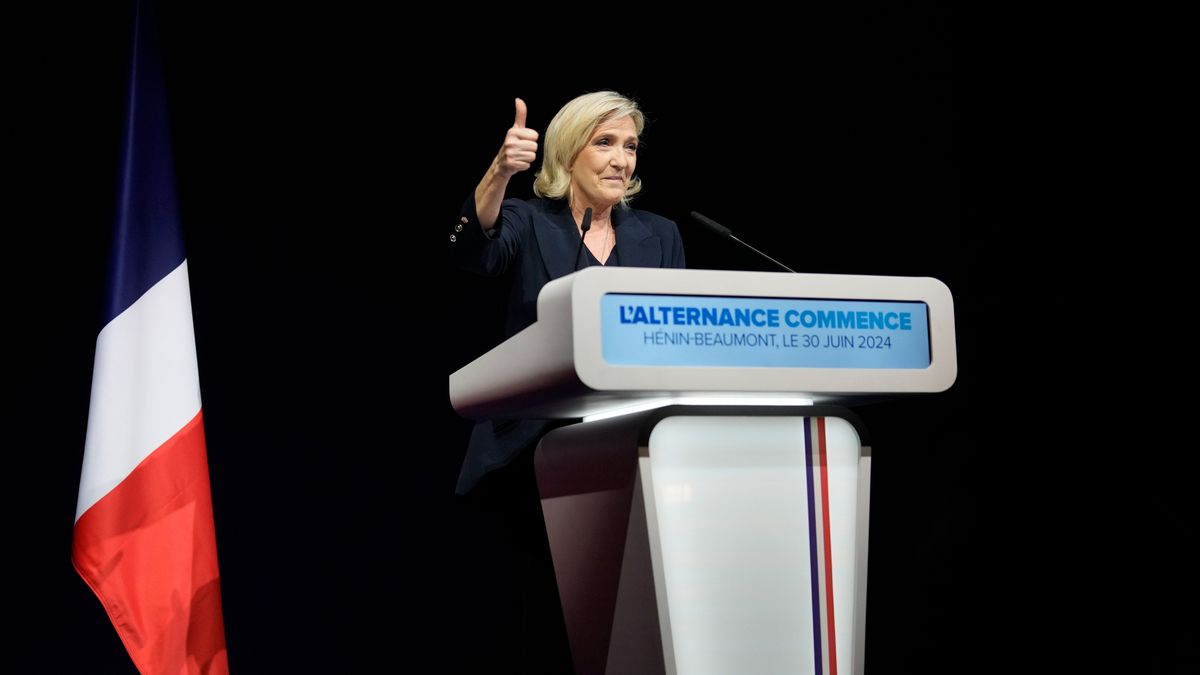 Hadat üzen Le Pennek és a Nemzeti Tömörülésnek a francia kormányfő