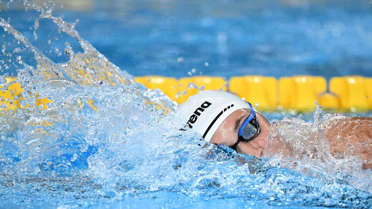 Hungary's Lilla Minna Abraham competes in a heat of the women's 4X200m freestyle relay swimming event during the 2024 World Aquatics Championships at Aspire Dome in Doha on February 15, 2024. (Photo by SEBASTIEN BOZON / AFP)
SWIM-WORLD-2024