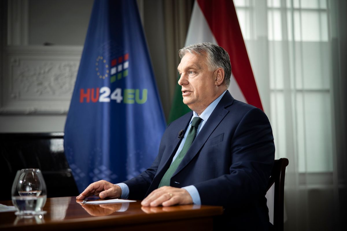 A Miniszterelnöki Sajtóiroda által közreadott képen Orbán Viktor miniszterelnök interjút ad az M1 aktuális csatornának Brüsszelben 2024. július 1-jén. (Fotó: MTI/Miniszterelnöki Sajtóiroda/Fischer Zoltán)