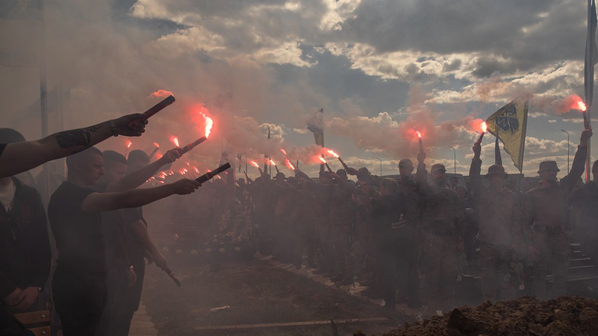 Az Azov ukrán félkatonai szervezet beszáll az ukrán oktatásba