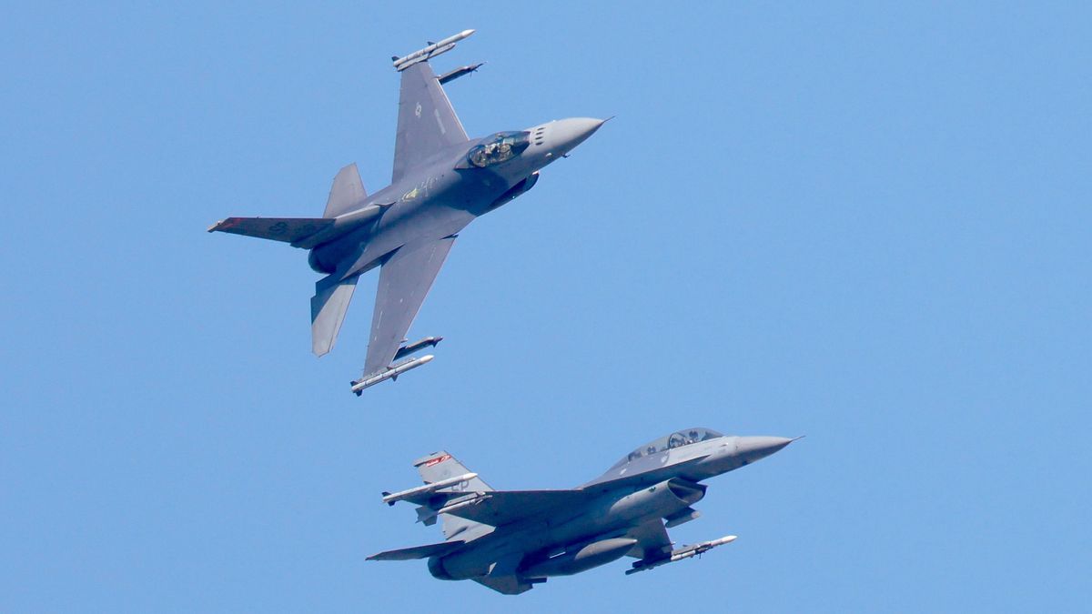Özönlenek Ukrajnába az F–16-osok, most ettől az országtól