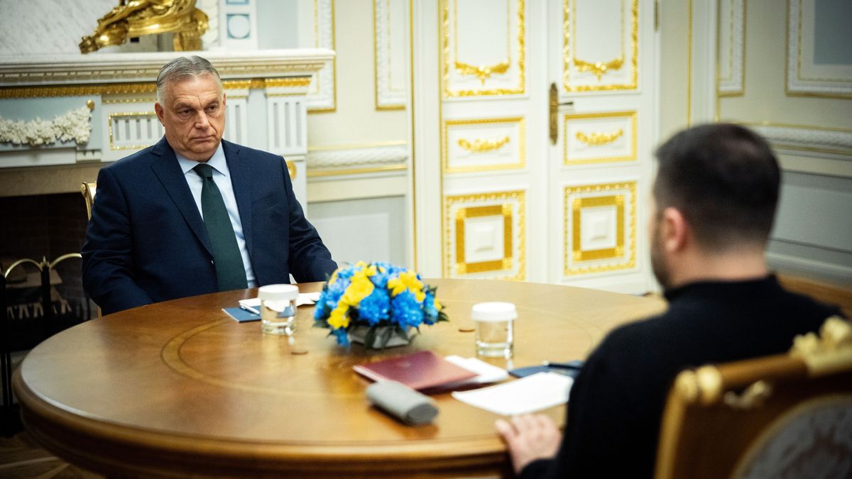 Zelenszkij nem tudott válaszolni Orbán Viktor kérdésére – kínos helyzet a tárgyaláson