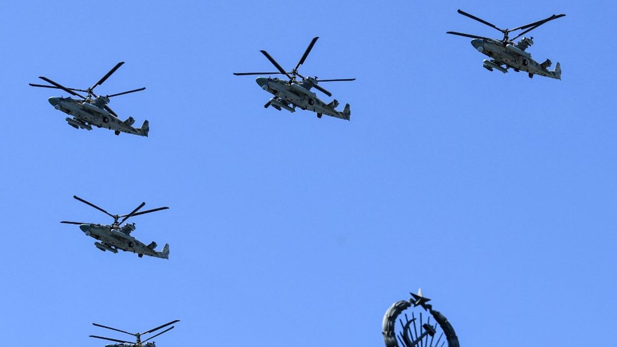 Videón, ahogy Ka–52 helikopterrel mérnek brutális csapást az ukránokra az oroszok