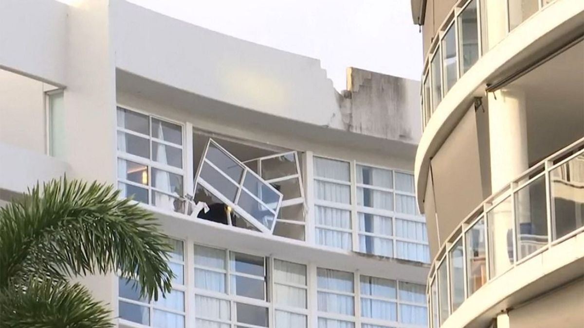Helikopter csapódott a Hilton tetejébe