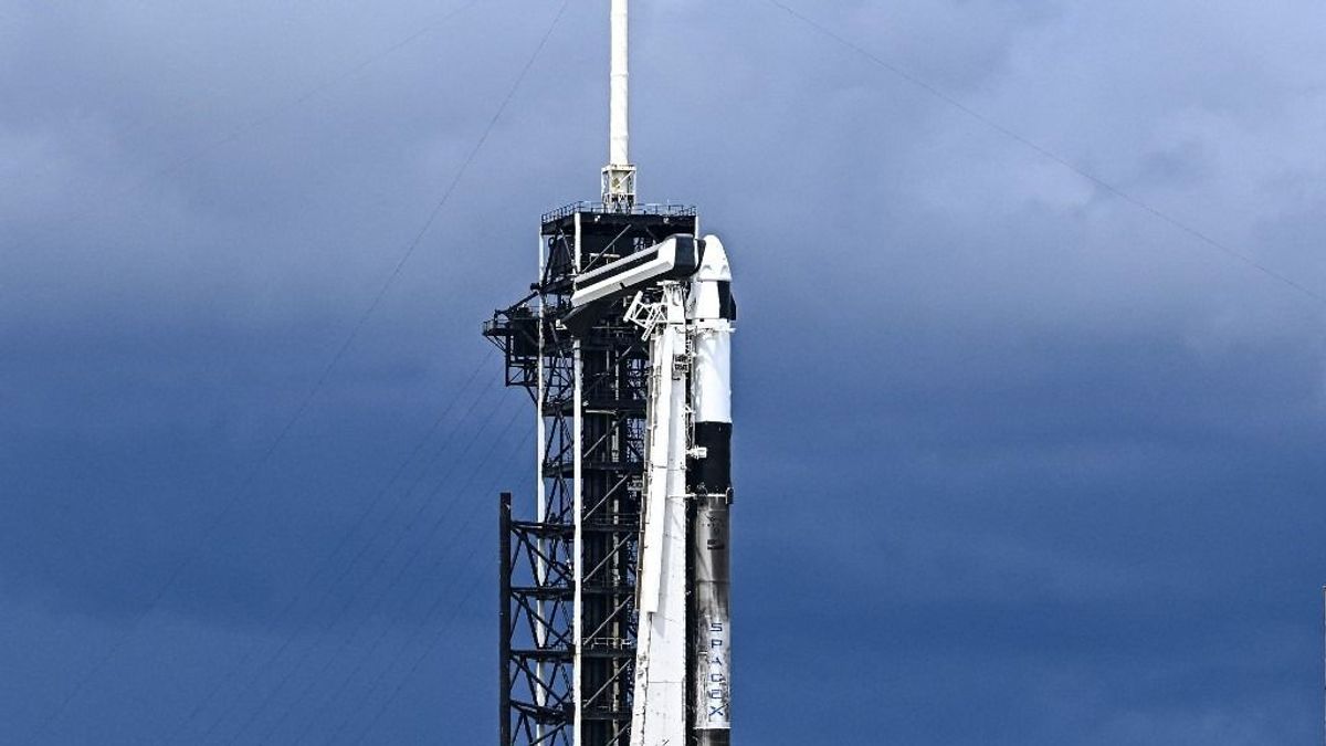 A SpaceX héliumszivárgás miatt elhalasztotta az első privát űrséta küldetés startját
