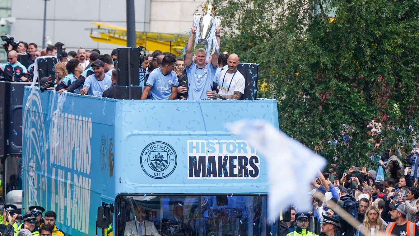 Ahogy azt a buszon is hirdetik, a Manchester City történelmet írt