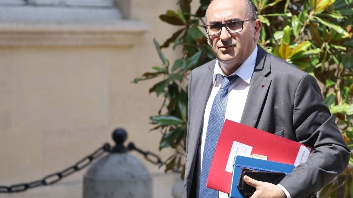 Franciaországban továbbra is erős a rendőri jelenlét az utcákon