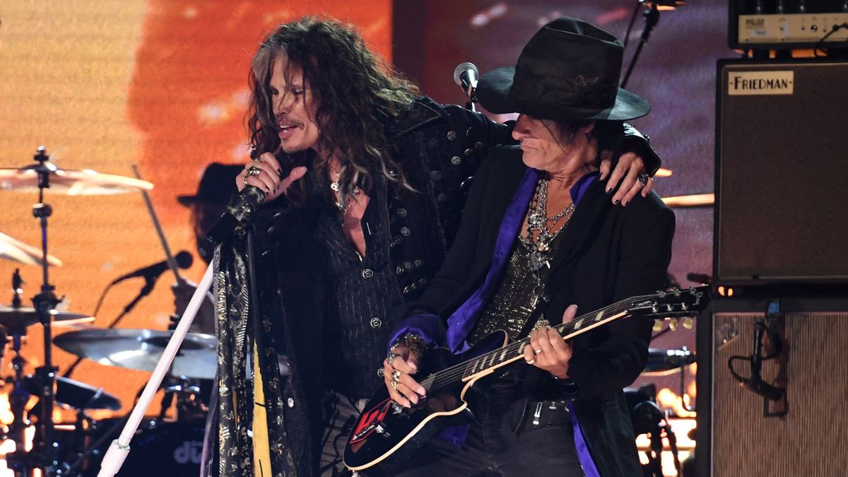 62nd Annual GRAMMY Awards - Show
US singer-songwriter Steven Tyler (L) and US guitarist Joe Perry of Aerosmith perform during the 62nd Annual Grammy Awards on January 26, 2020, in Los Angeles. (Photo by Robyn Beck / AFP)
US-ENTERTAINMENT-MUSIC-GRAMMY-SHOW