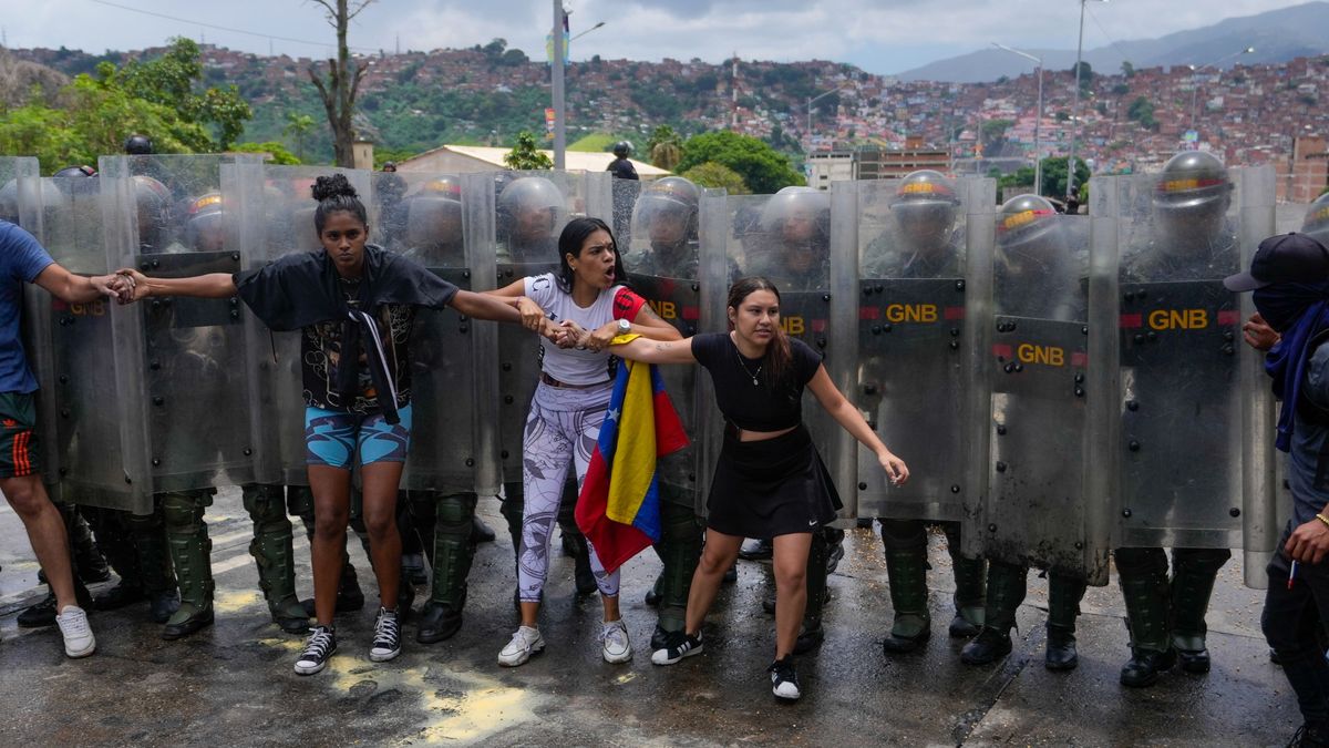 Legalább 25 halálos áldozata volt a venezuelai elnökválasztást követő tüntetéseknek