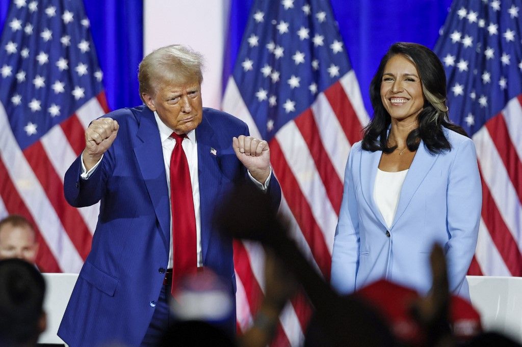 Donald Trump volt amerikai elnök,  republikánus elnökjelölt Tulsi Gabbard volt amerikai képviselővel együtt 