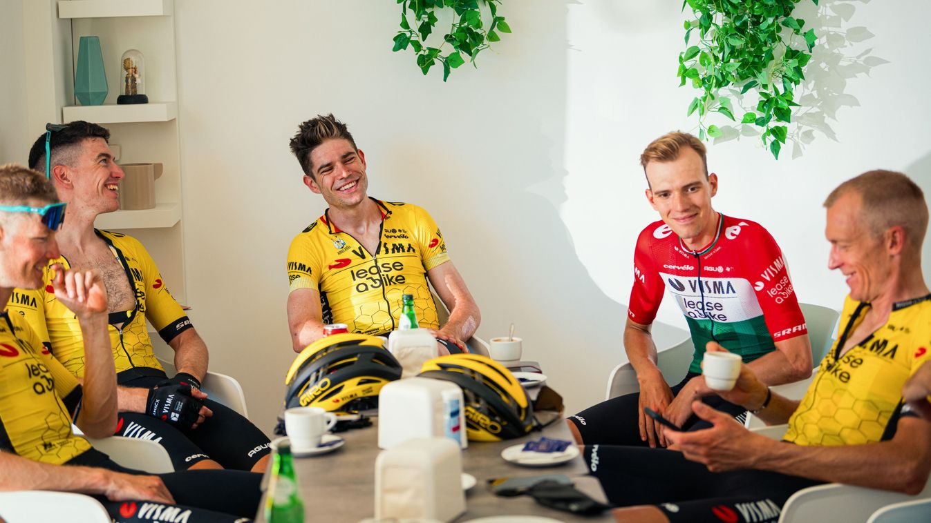 Valter Attila Wout van Aert Robert Gesink Visma Lease a Bike Vuelta a Espana kerékpár