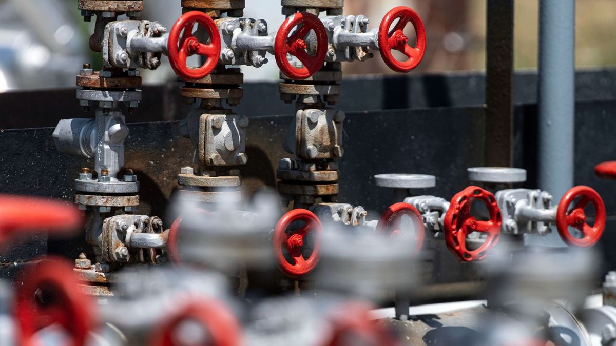 Hungarians Are Outraged by Ukrainian Oil Sanctions