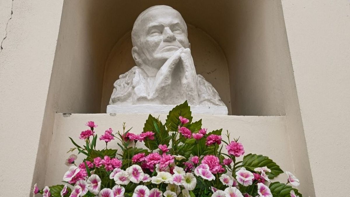 Tusk's Government to Reduce Participation in Religious Education in Schools