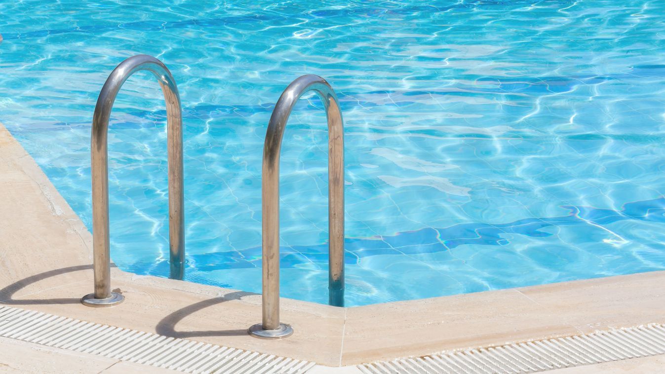 Handrail,Of,The,Public,Swimming,Pool.,Horizontal,Photo,medence,fürdő,lépcső