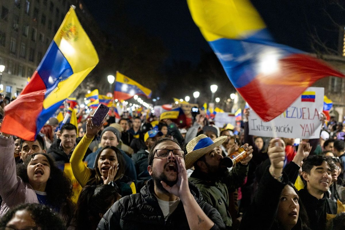 A venezuelai elnökválasztás hivatalos eredménye miatt tiltakoznak tüntetők a chilei fővárosban, Santiagóban 2024. augusztus 3-án. (Fotó: MTI/EPA-EFE/Ailen Diaz)