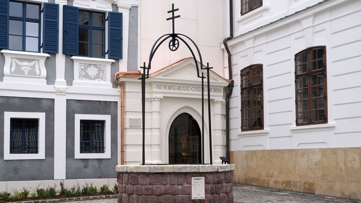 Sárkányokat is restaurálnak a Gizella-kápolnában