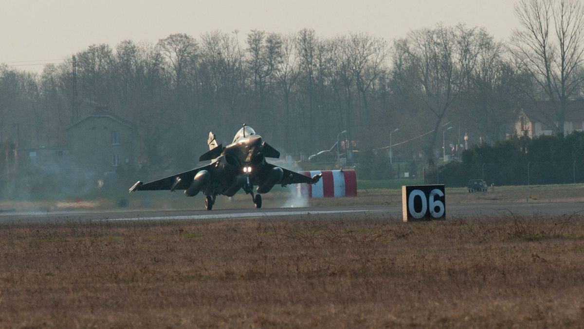 Két halálos áldozata van a francia vadászgépek balesetének