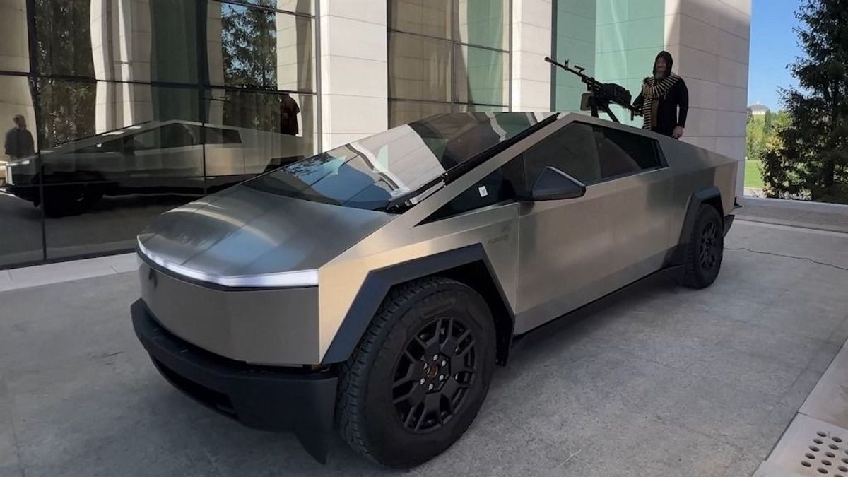 Elon Musk posztolt a Kadirovnak ajándékozott Teslával kapcsolatban