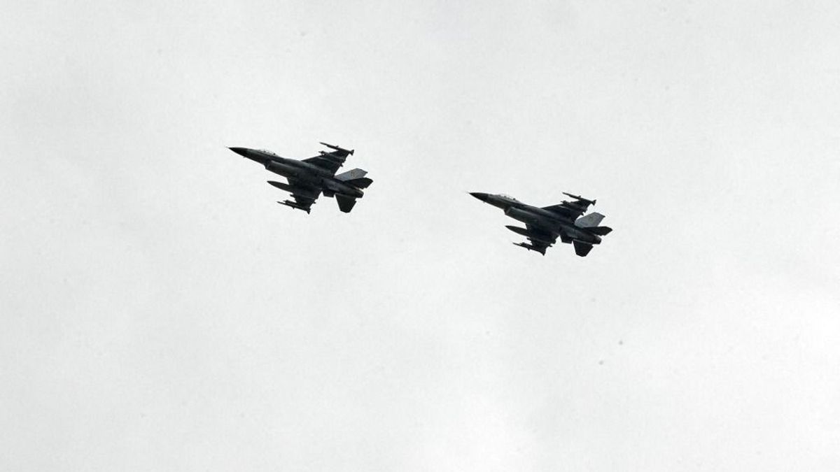 Újabb lépés a világháború felé: Ukrajna felvehet nyugdíjas amerikai F–16-os pilótákat