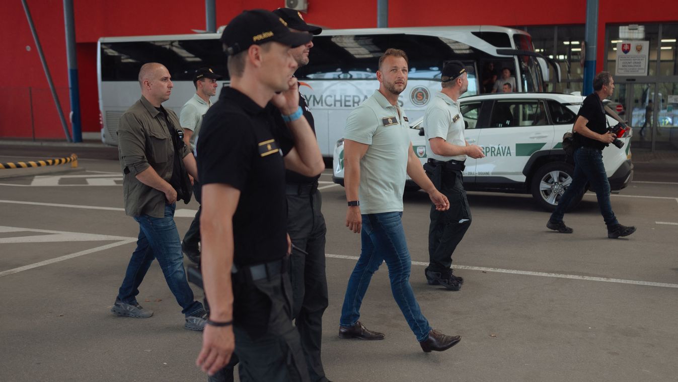 Slovak police force and armed forces train to fight illegal migration and smuggling on border with Ukraine