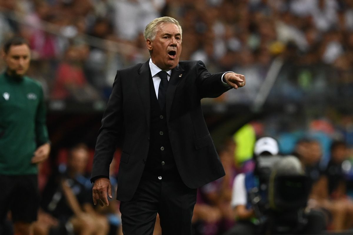 Varsó, 2024. augusztus 14.
Carlo Ancelotti fogorvos a Real Madrid vezetõedzõje a labdarúgó Európai Szuperkupa Real Madrid Atalanta mérkõzésen a varsói Nemzeti Stadionban 2024. augusztus 14-én.
