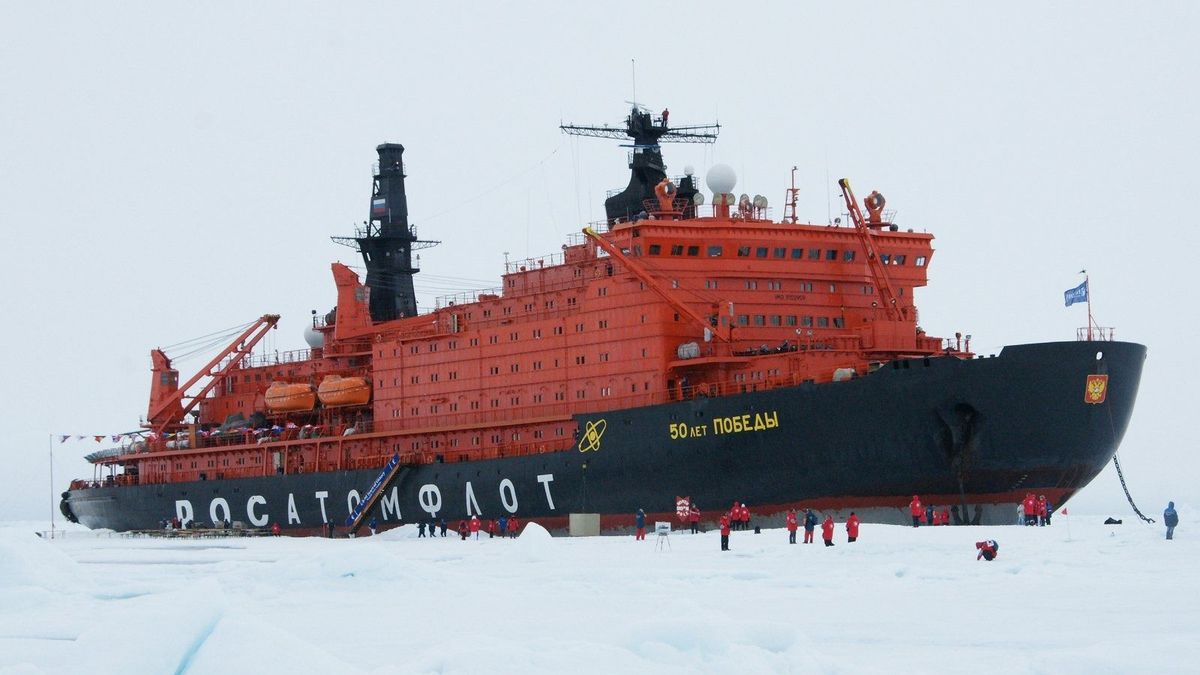 Hungarian Flag Now Flies at the North Pole