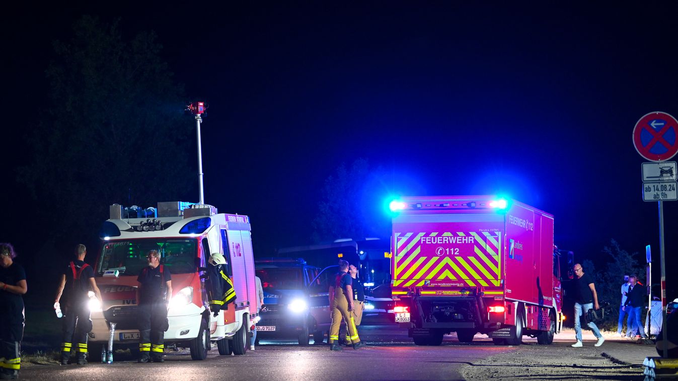 Nagy erőkkel vonultak ki a rendőrök és a mentők a lipcsei tűzesethez