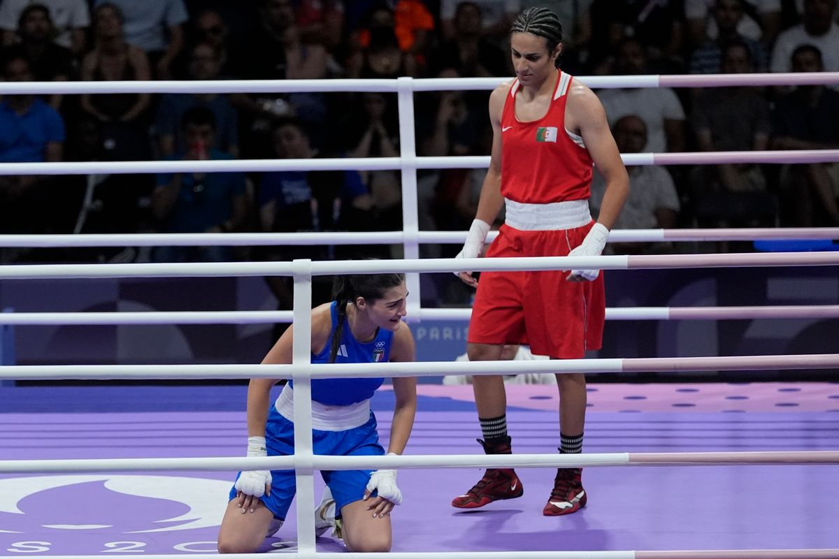 Paris, 2024. augusztus 1.
Az algériai Imane Helif (j), miután az olasz Angela Carini (b) feladta a 2024-es párizsi nyári olimpia nõi ökölvívótornája 66 kilogrammos súlycsoportjának nyolcaddöntõjében vívott mérkõzést az Észak-párizsi Arénában 2024. augusztus 1-jén. Helifet a 2023-as világbajnokságról magas tesztoszteronszintje miatt kizárták.
Hámori Luca ellenfele magyar csapat olimpia 2024 MOB