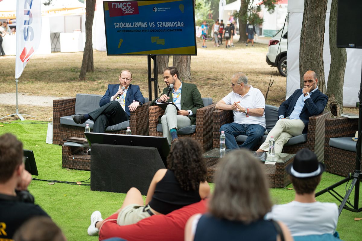 Rodrigo Ballester, az MCC Európai Tanulmányok Műhelyvezetője, Ariel González Levaggi, az Argentín Egyetem docense és Jorge González-Gallarza, az Alapjogokért Központ vendégkutatója az MCC Feszten (Fotó: Alapjogokért Központ)