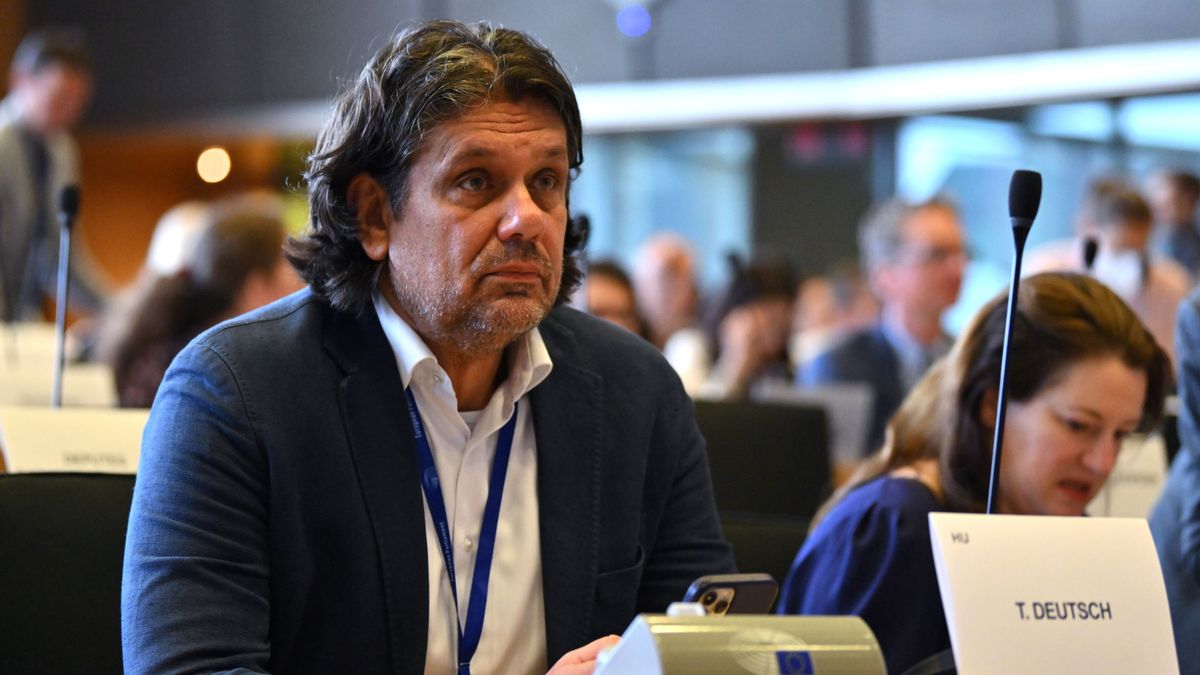 EP Group Leader: European Commission Must Urgently Take Action Against Ukraine's Blackmail