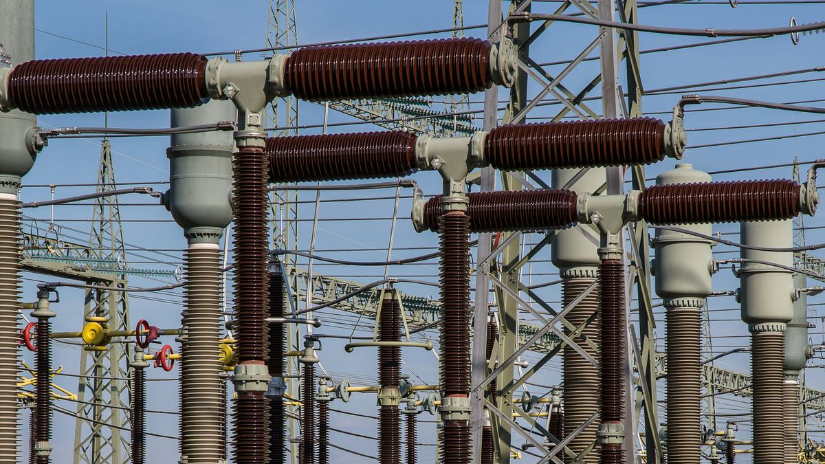 Hungary, Slovakia Could Restrict Electricity Supplies to Ukraine, If Kyiv Fails to Ensure Oil Deliveries
