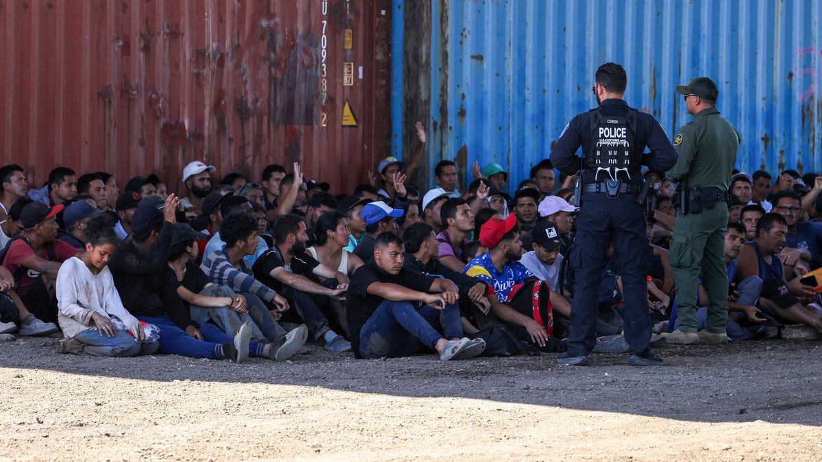 Betelt a pohár: Bidenékkel fizettetné ki a kormányzó az illegális migránsok kórházi számláit