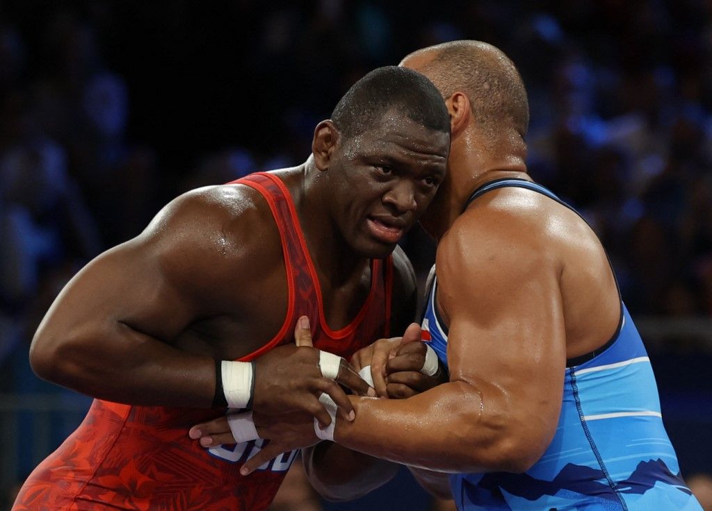 Paris Olympics: Wrestliing
Cuba's LOPEZ NUNEZ Mijain (red) and Chile's ACOSTA FERNANDEZ Yasmani compete during the Men’s Greco-Roman 130kg Final in the Paris Olympics at the Paris Olympics at the Champ de Mars Arena in Paris, France, on August 6, 2024. LOPEZ NUNEZ won won five in a row to claim the gold medal. ( The Yomiuri Shimbun ) (Photo by Hiroto Sekiguchi / Yomiuri / The Yomiuri Shimbun via AFP)