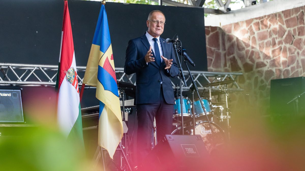 Navracsics Tibor: Az összetartó közösségek tartják meg a nemzetet