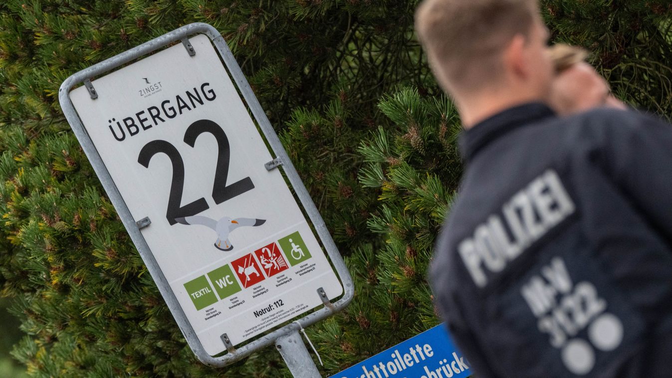 Two people seriously injured by gunshots in Zingst
09 August 2024, Mecklenburg-Western Pomerania, Zingst: A sign with the words "Passage 22" stands in front of the pier forecourt. Unknown gunmen have seriously injured two young men in the coastal town. A 25-year-old man had to be flown to hospital by helicopter on Friday night. According to the police, his life is in danger. Photo: Stefan Sauer/dpa (Photo by STEFAN SAUER / DPA / dpa Picture-Alliance via AFP)