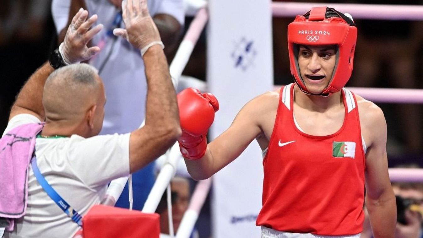 Boxing - Olympic Games Paris 2024: Day 6 Az algériai Imane Khelif (piros színben) a 2024-es párizsi olimpiai játékok hatodik napján a North Paris Arénában 2024. augusztus 1-én Franciaországban. (Fotó: Fabio Bozzani / ANADOLU / Anadolu az AFP-n keresztül)