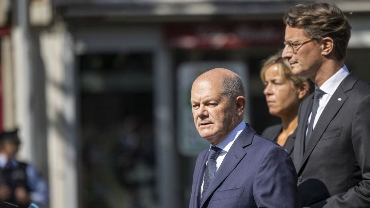 Szigorúbb törvényeket és több kitoloncolást ígér a solingeni halálos támadás után Olaf Scholz