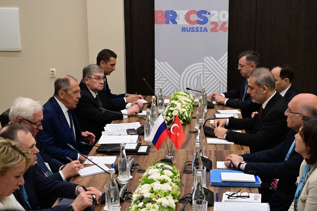 Hakan Fidan török ​​külügyminiszter a BRICS+ ülésszak alkalmával találkozik Szergej Lavrov orosz külügyminiszterrel Nyizsnyij Novgorodban, Oroszországban 2024. június 11-én