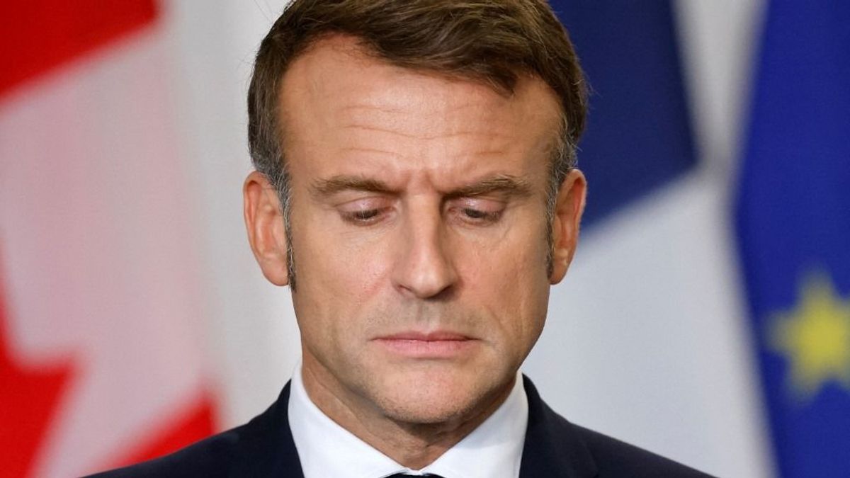 Ez áll Macron pálfordulása mögött + videó