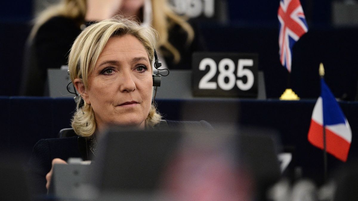 Salvini után Le Pen is bíróság elé kerül