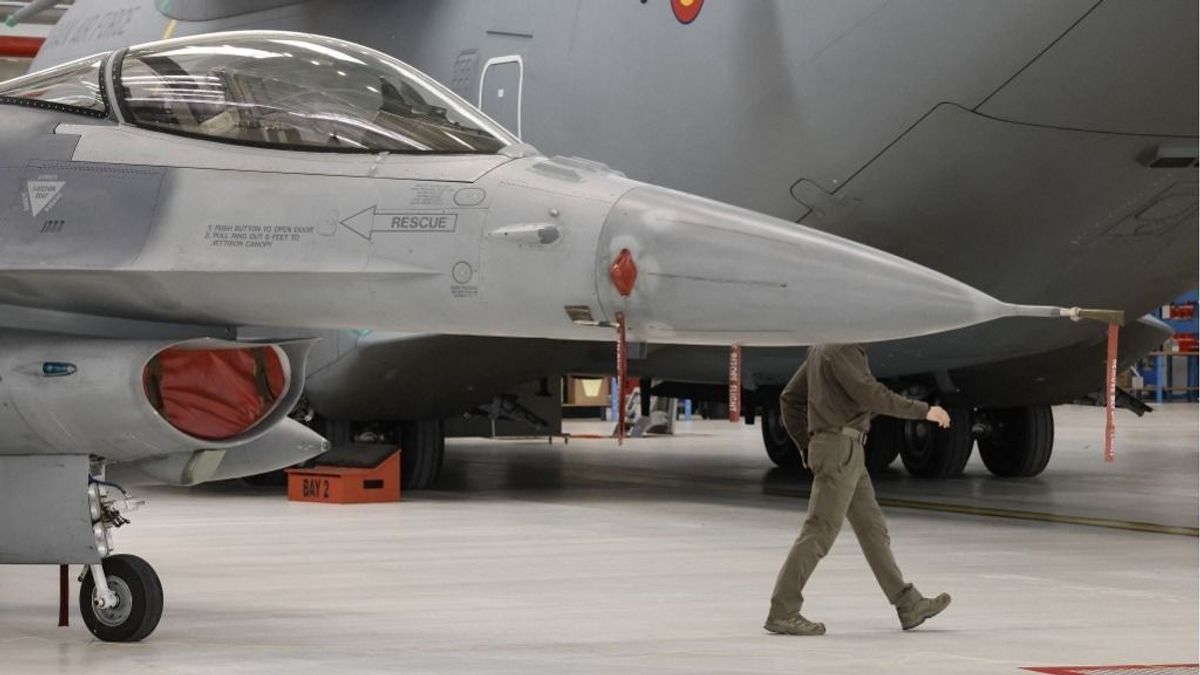 A NATO-ra jelent veszélyt, hogy az orosz szakemberek kezébe jutnak az ukrán F–16-osok roncsai