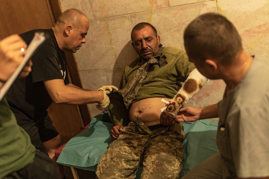 Ukrainian army medics treat wounded soldiers in direction of Pokrovsk