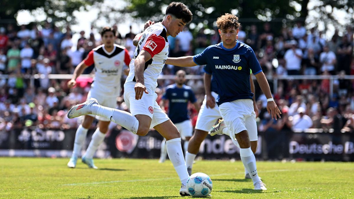 Heusenstamm - Eintracht Frankfurt emspor, v.l. Lisztes Krisztián Bundesliga negyedosztály Dárdai Orbán 