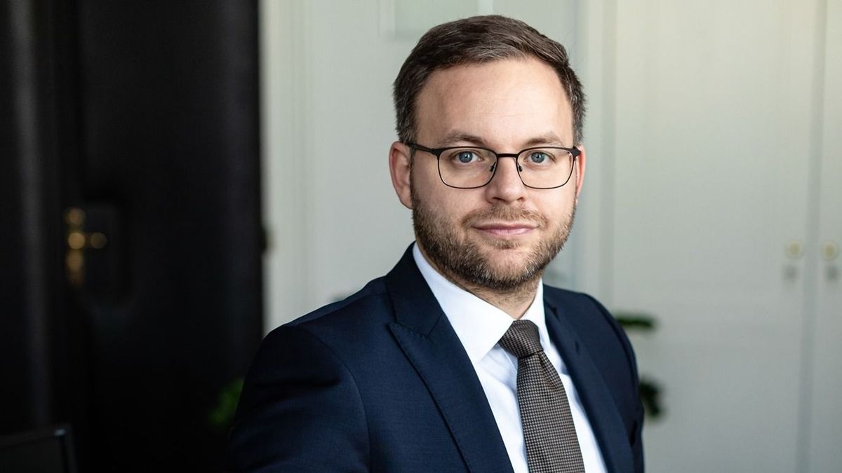 Policy Chief: Europe Needs Stricter Border Protection and Immigration Policies